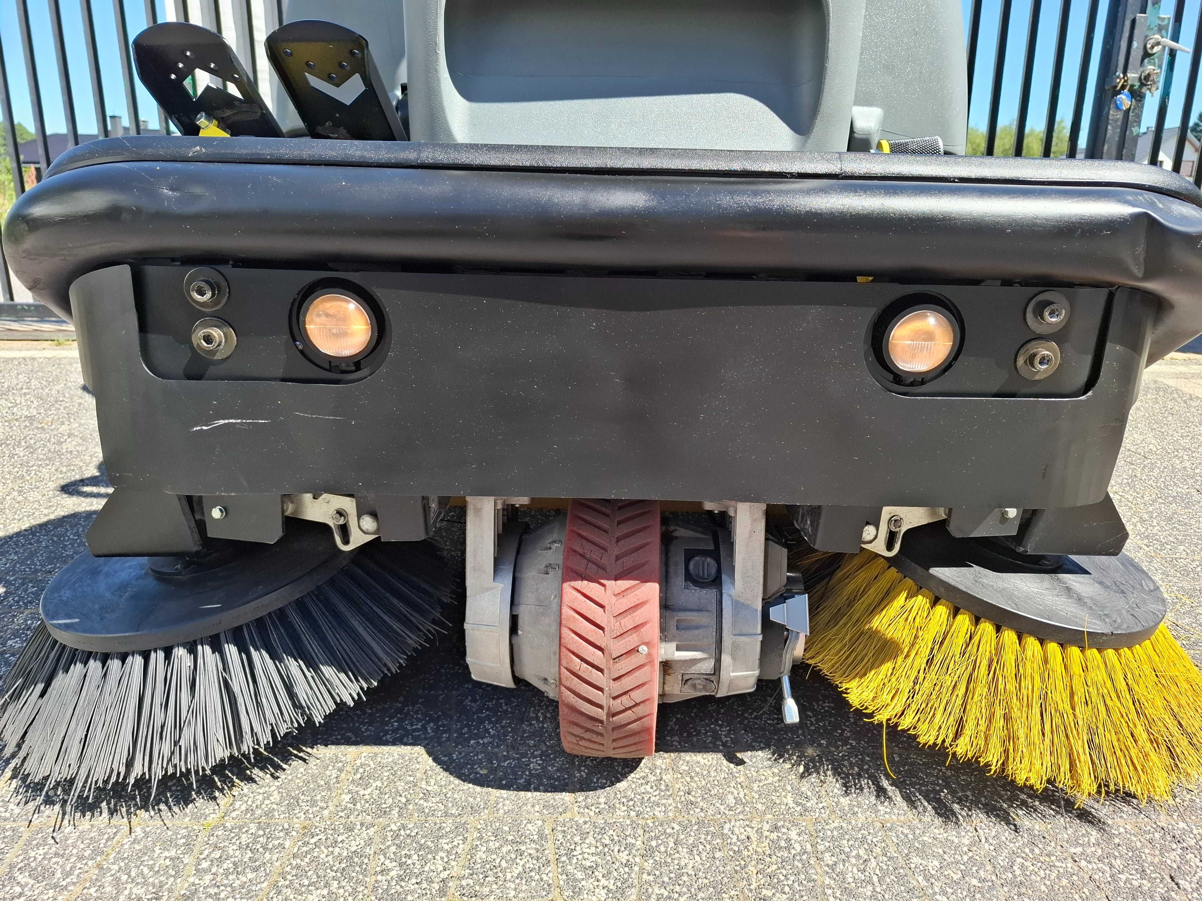 Zamiatarka Karcher KM 120/150 R * Akumulatorowa*  296h*
