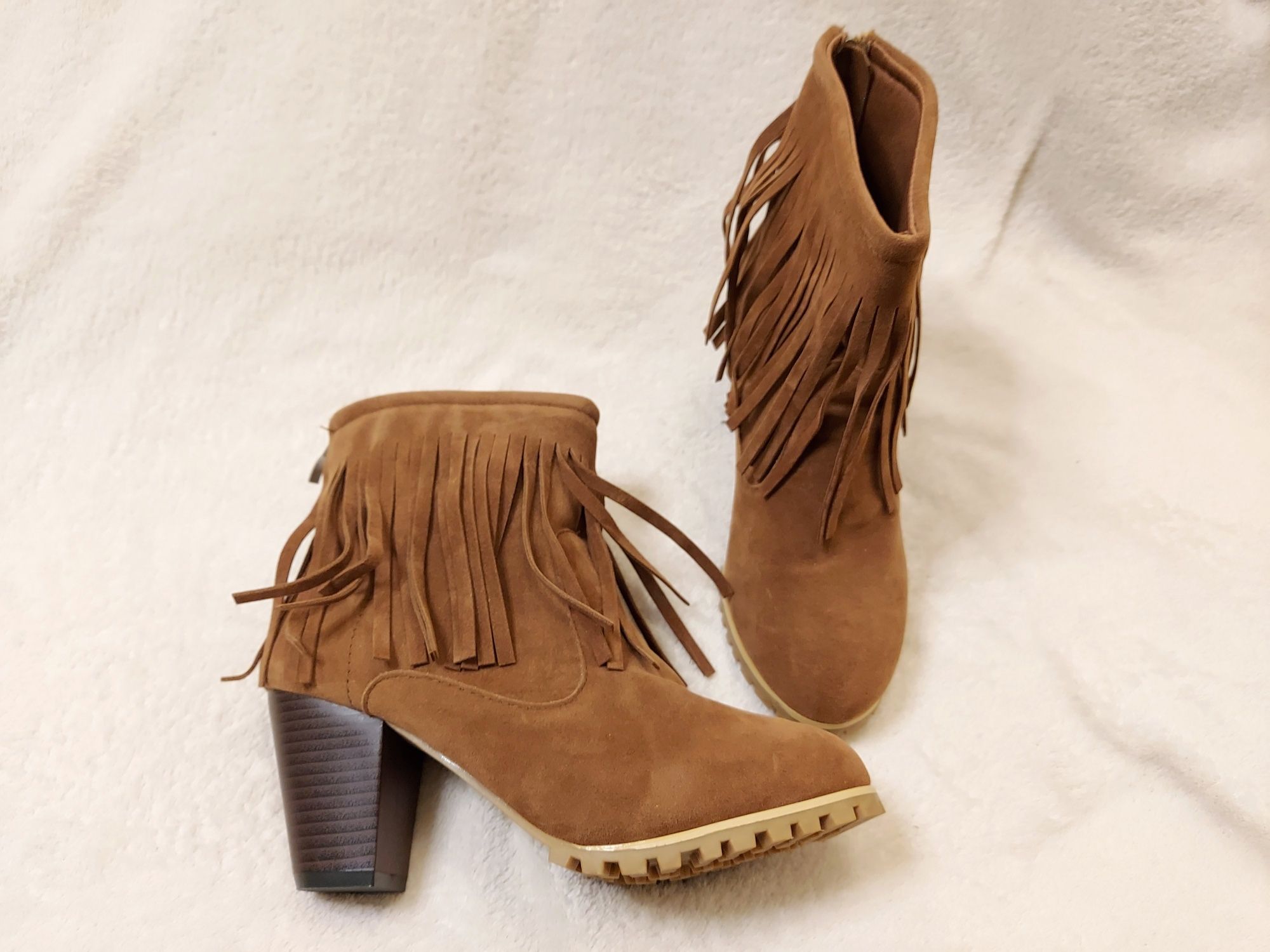 Botas Novas em camurça 38