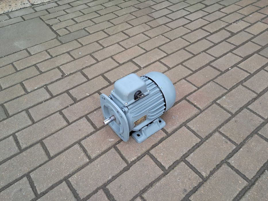 Silnik elektryczny wolnoobrotowy  0,4 kw  935 obrotów . Wysyłka