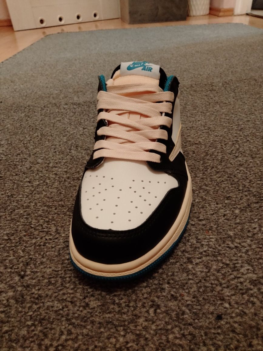 Jordan 1 low Travis Scott Fragment
