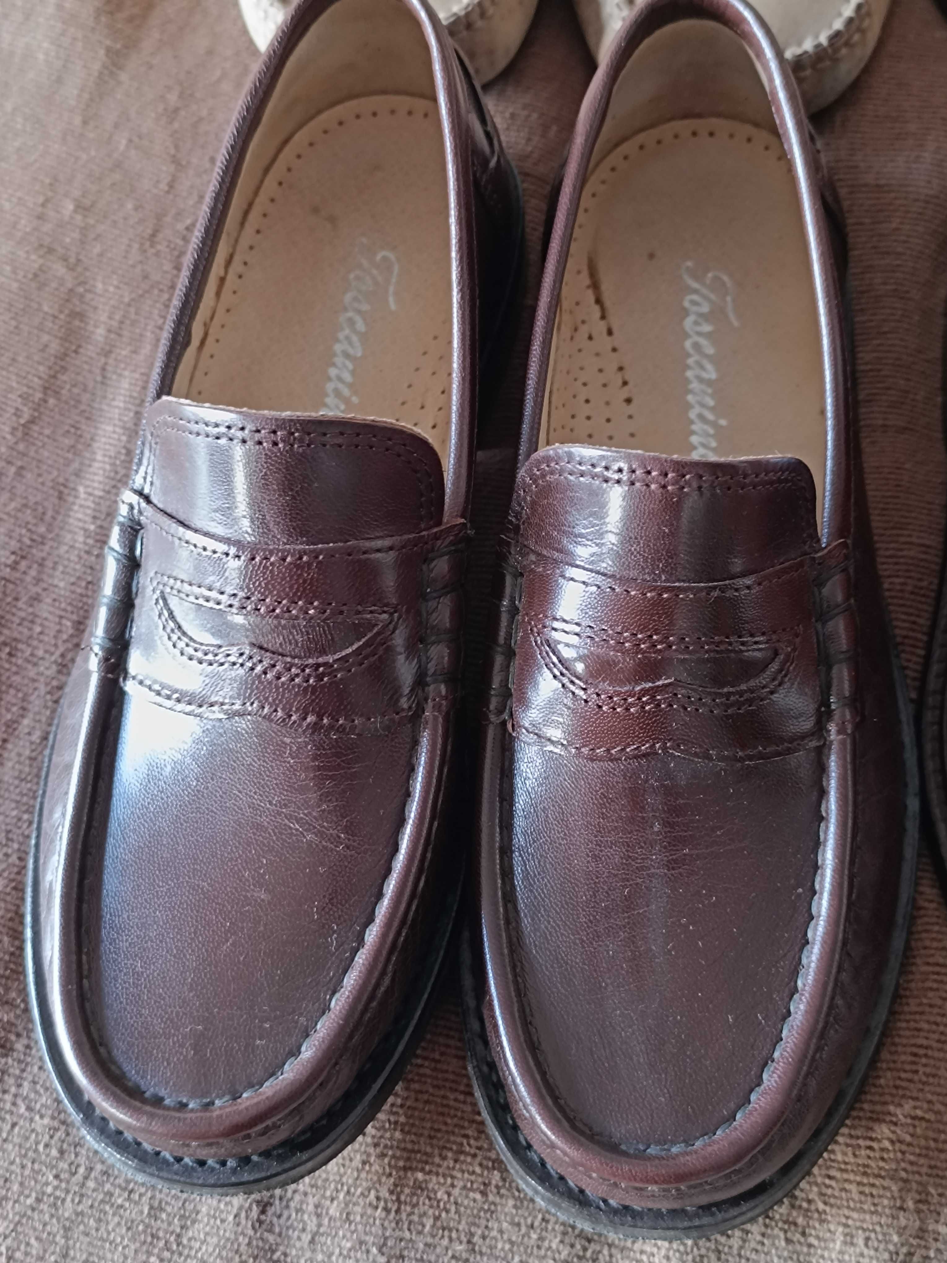 4 pares de Sapatos de Pele castanhos:::N.39