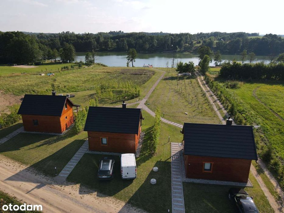 Trzy domy z własną linią brzegową