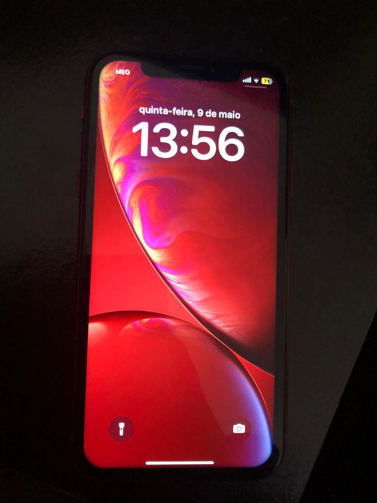 Iphone XR vermelho em bom estado