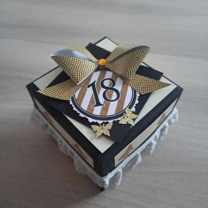 Exploding box pamiątka z okazji 18 urodzin