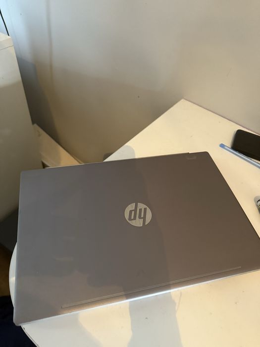Laptop Hp z rozbitą matrycą