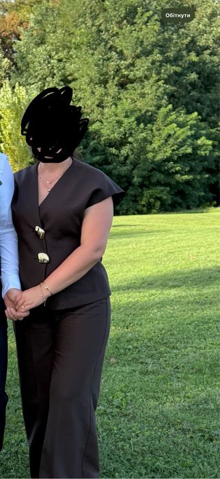 Продаю костюм шоколадного кольору.