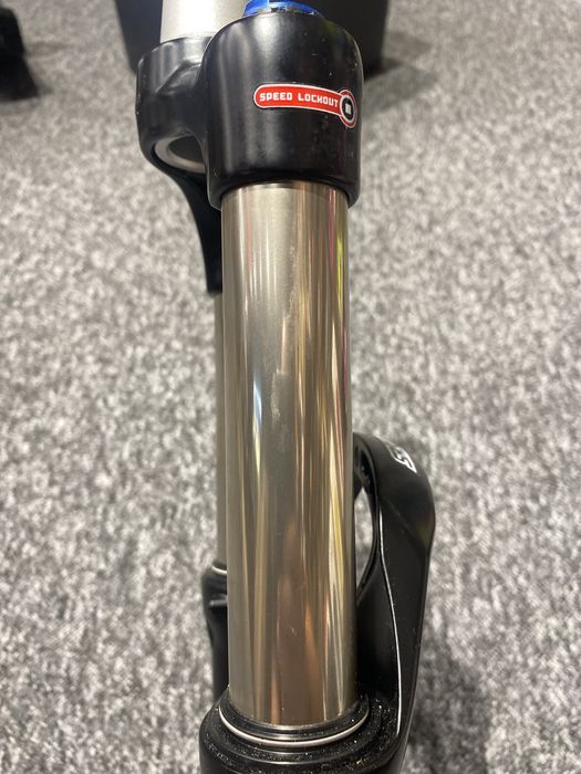 Amortyzator SUNTOUR XCR34  AIR 29 blokada