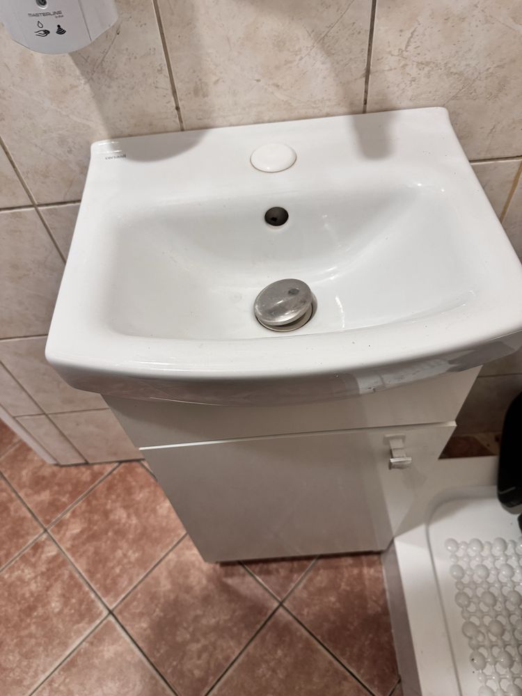 umywalka marki Cersanit , koło