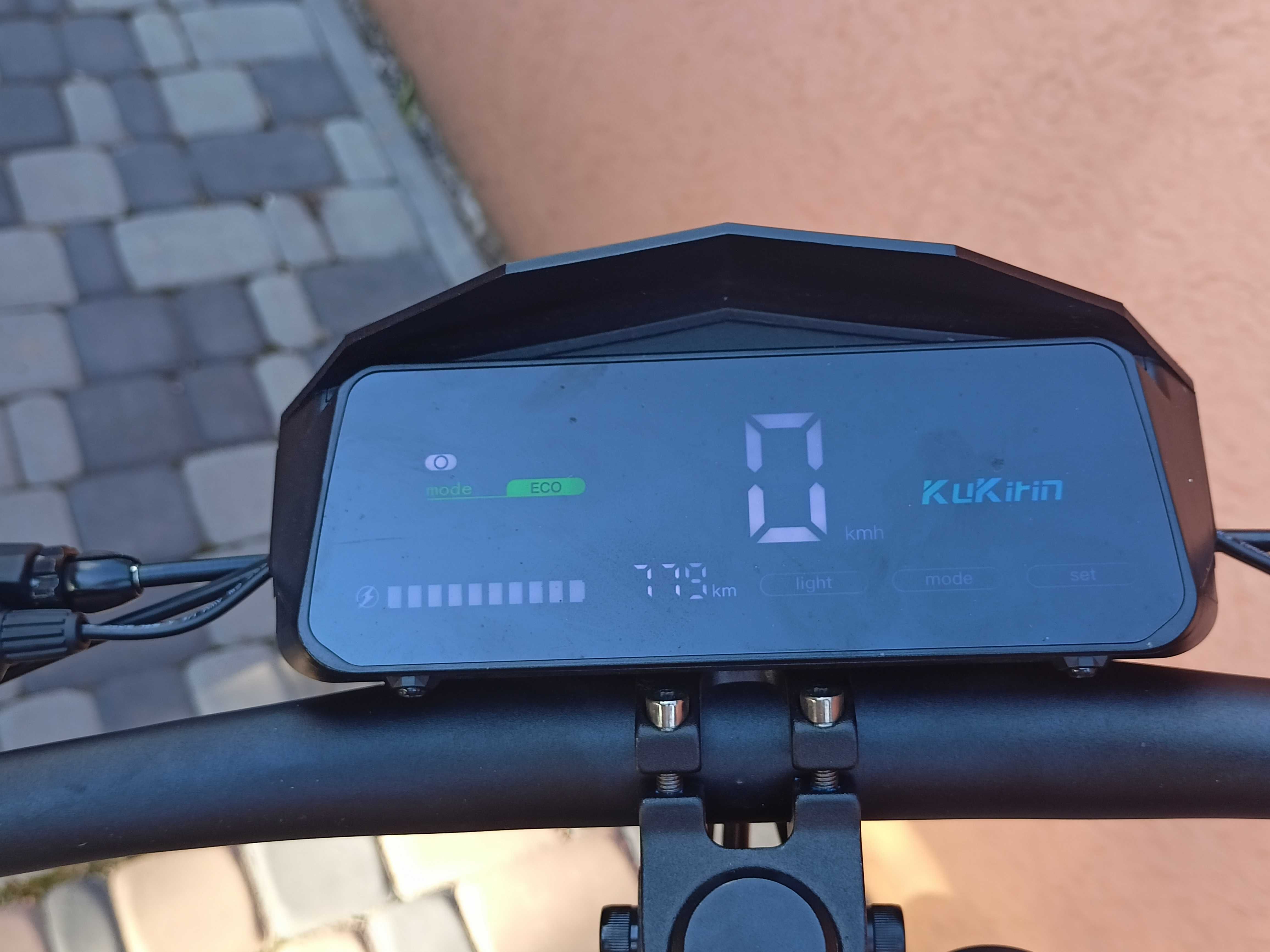 Продам электросамокат Kukurin g4