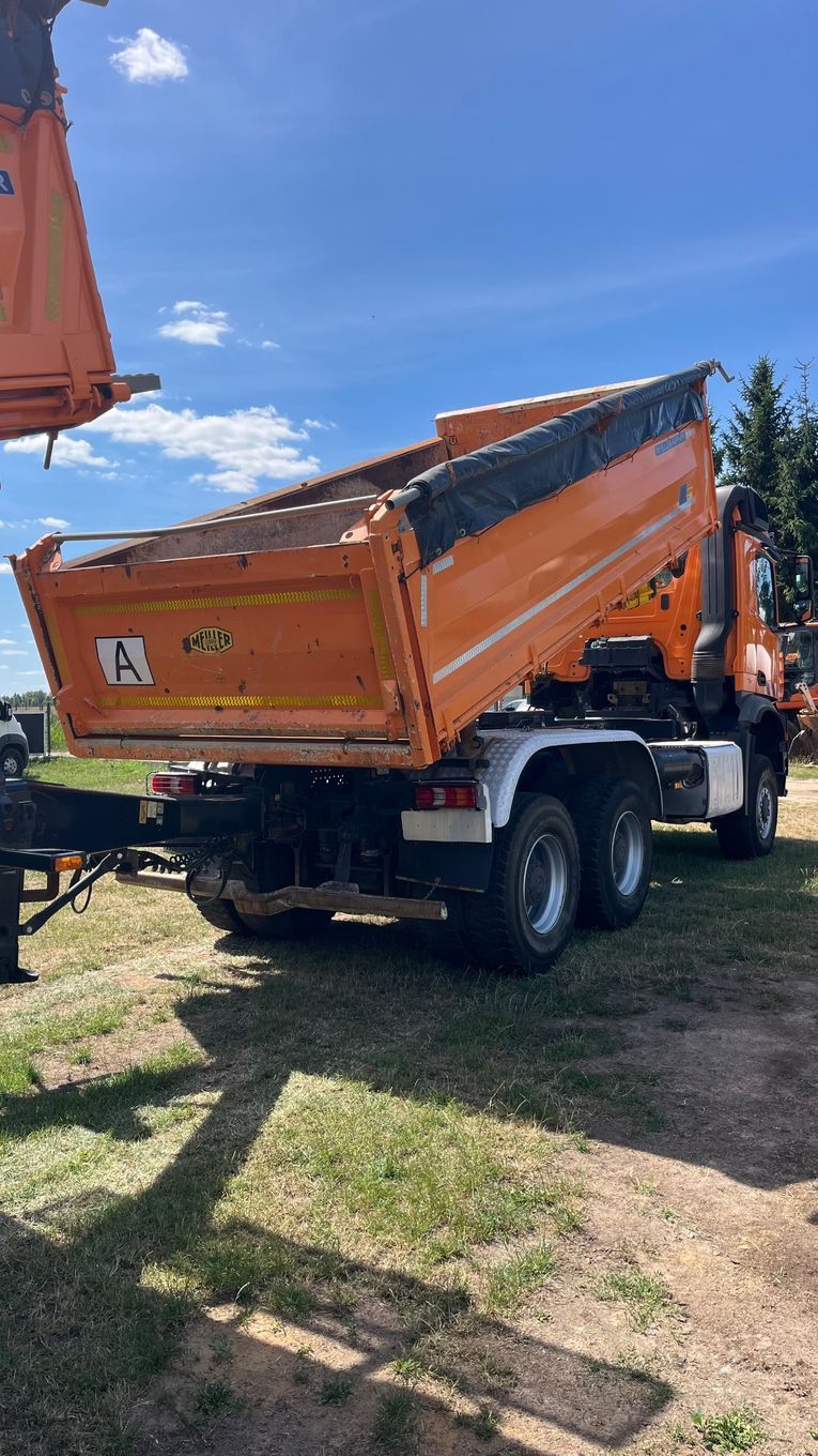 Mercedes-Benz Arocs 3345 6x6 Wywrotka Meiller Kipper + Przyczepa Meiller Kipper (nie 6x4, 8x8, 8x4, 6x2) z Niemiec. Silnik 13l, Hydraulika, nie hydroburta 6x6 Arocs Actros 3345 wywrotka Meiller Duży Silnik Reduktor Napędy na Wał