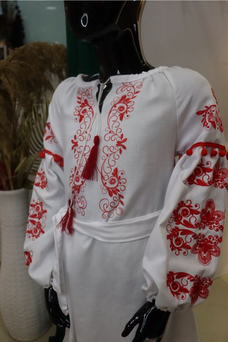 Дитячі моделі вишиванок -суконь на вік 8-10 років