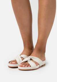 Жіночі шкіряні сандалі, шльопки Clarks Pure Twist Sandals