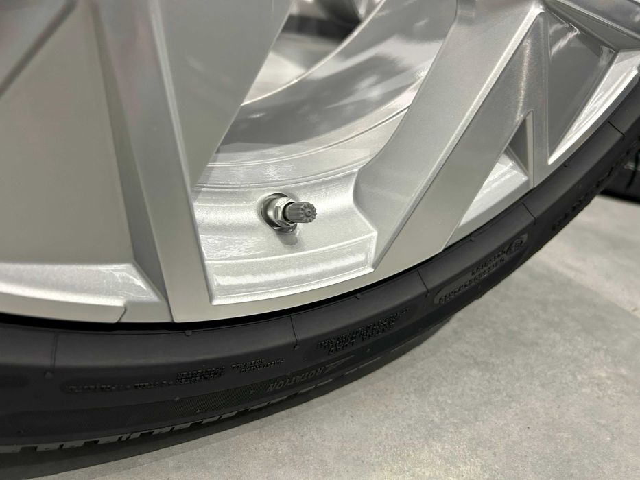 Oryginalne koła zimowe 18 5x112 VW Passat B8 B9 235/45R18 Bridgestone