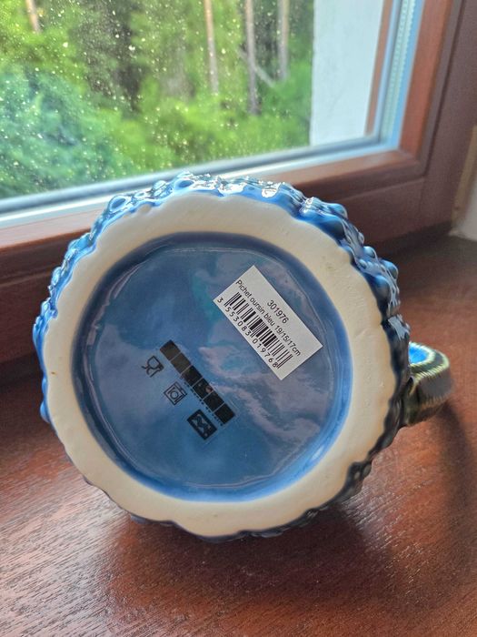 Ceramiczny niebieski dzbanek