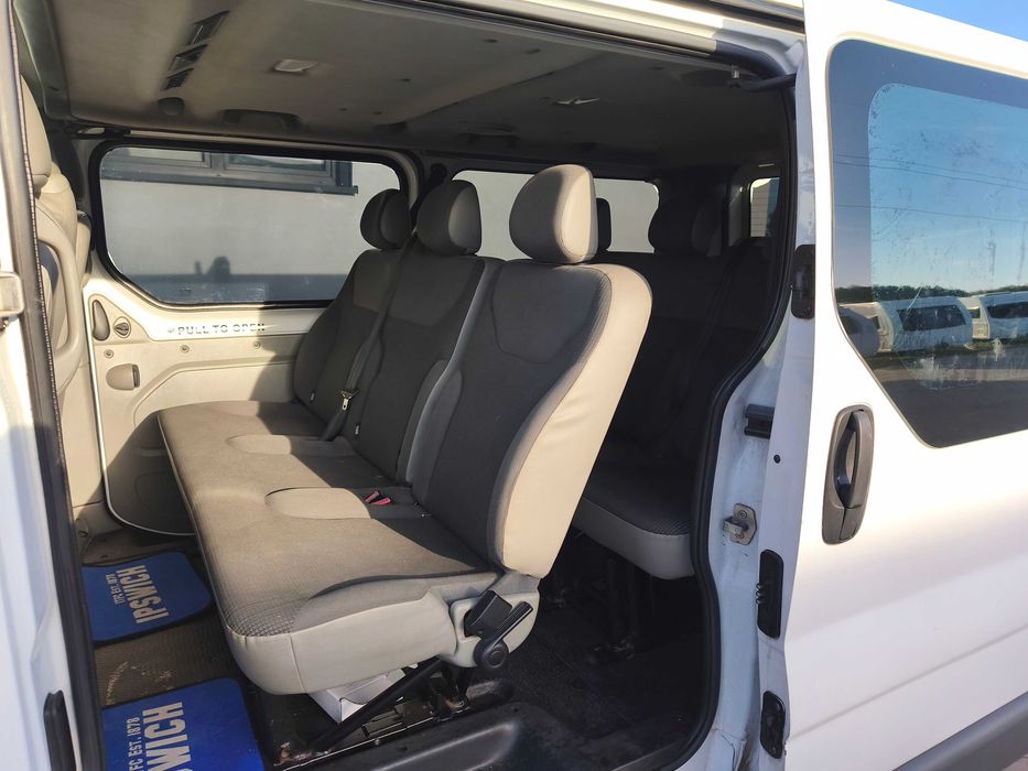 Opel Vivaro 9 osobowy Ładny Automat Uszkodzony Anglik Sławsk