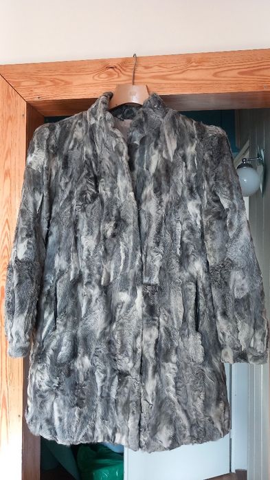 Futro z karakułów srebrno-siwych wymiary na zdjęciu r XL