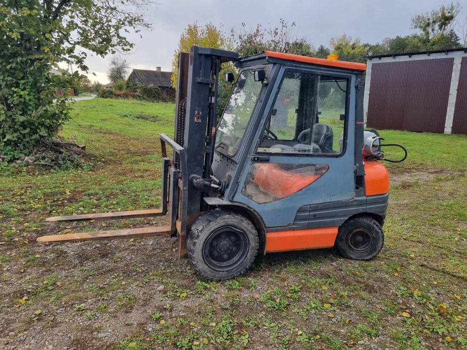 wozek widłplowy toyota 6fdf30 gazowy