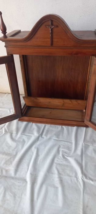 Oratorio Antigo em Madeira Cerejeira