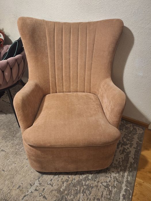 Fotel bujany z funkcją obrotową