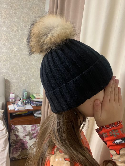 Шапка дитяча  натуральним пампоном