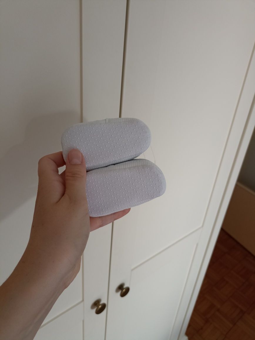 Nowe buciki dla noworodka
