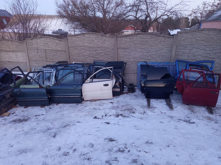 Продам двері для таких авто: peogeot 405; Lanos; Scorpio1,2;Mazda 323f