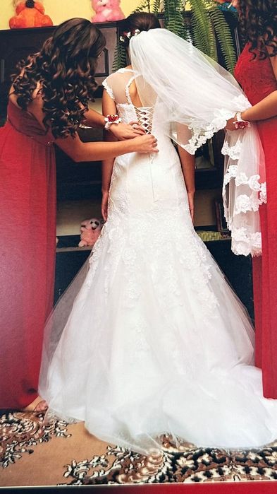 Весільні сукні б/у