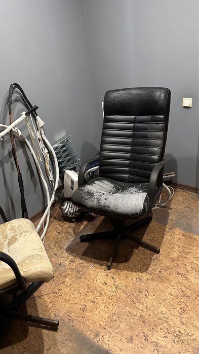 Продам 2 офисных кресла под реставрацию