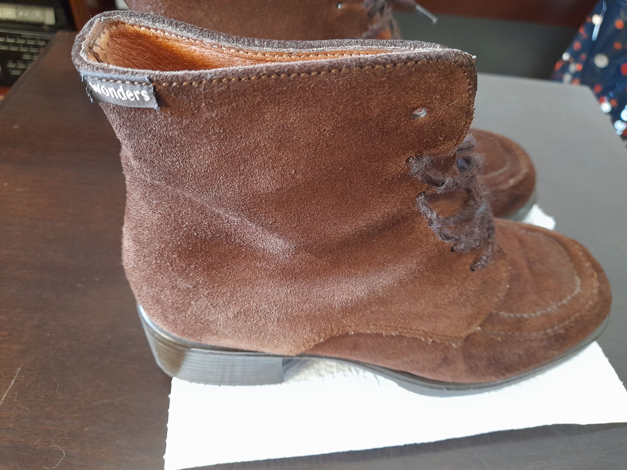 Botas em camurça n. 36