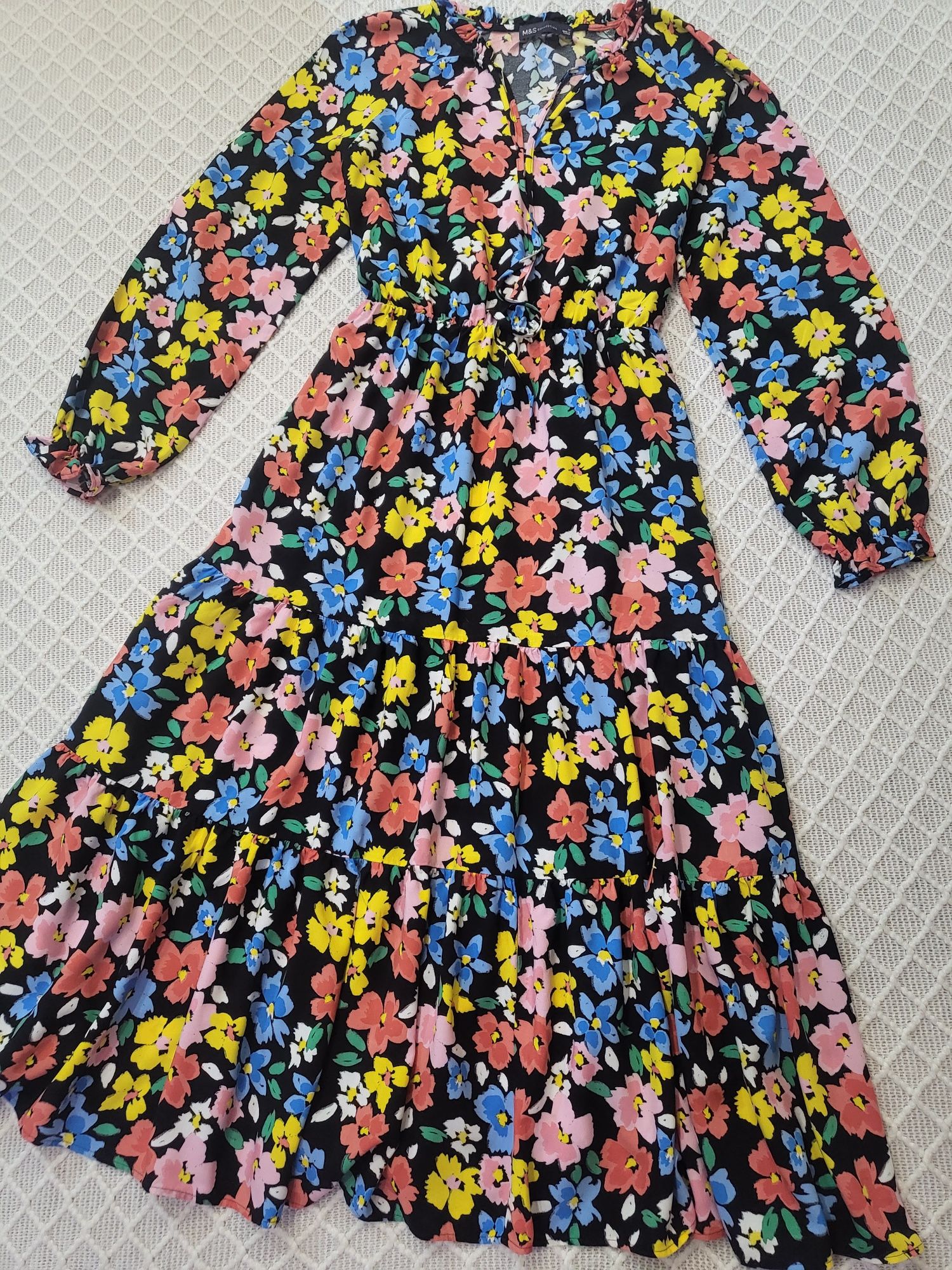 Красивое, натуральное, ярусное миди платье в яркий цветочный принт M&S