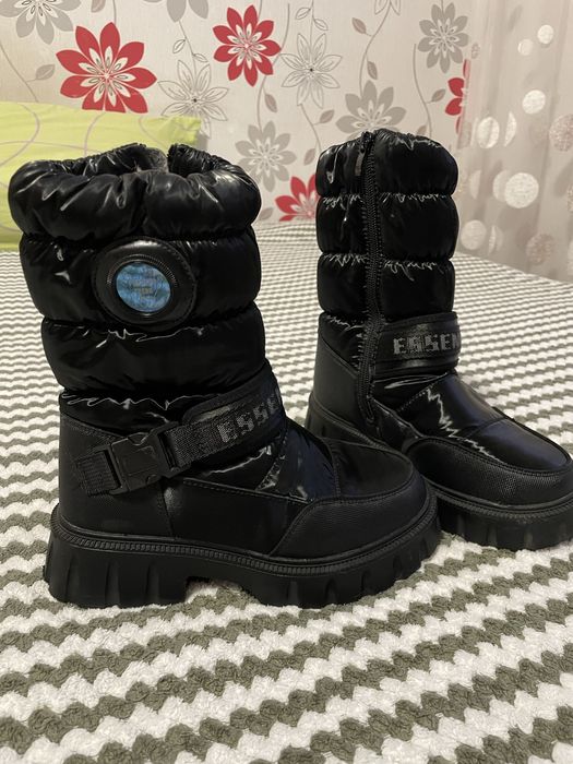 Продам зимние сапоги Tom