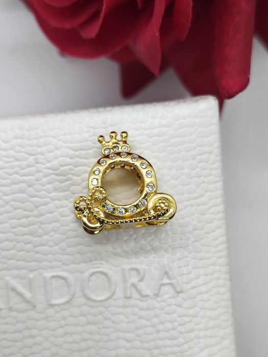 Charm's karoca O w koronie złote srebro S925