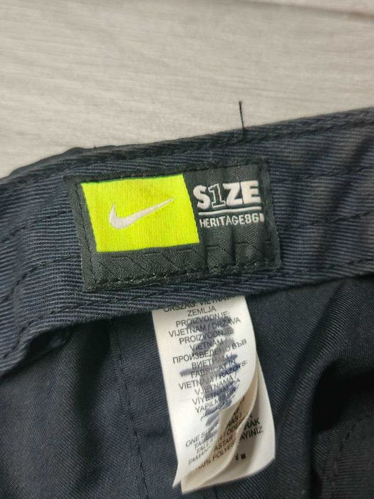 Чорна кепка Nike Metal Swoosh