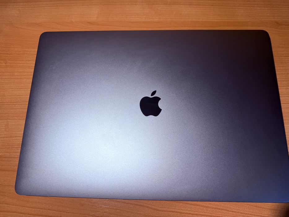 Macbook Pro 16,2