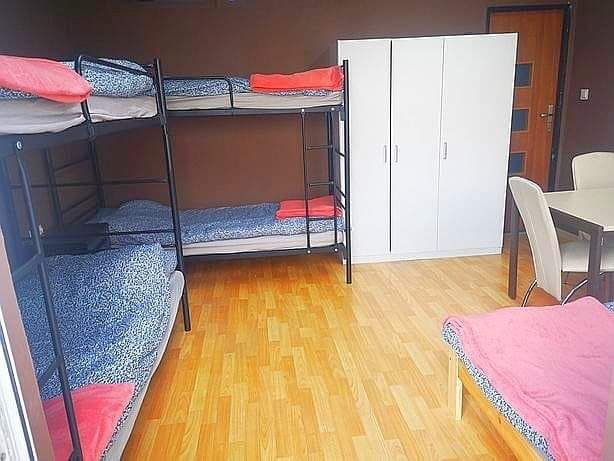 WOLNE POKOJE 90 miejsc  noclegi HOSTEL Piła kwatery F VAT pokój