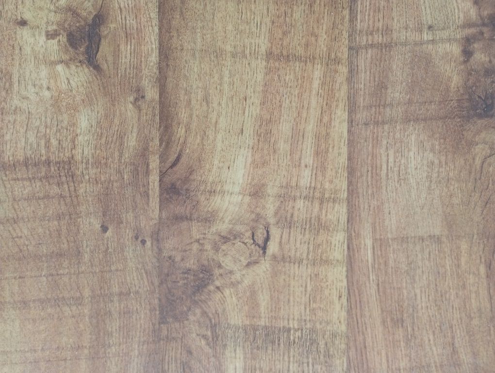 Panele podłogowe laminowane 27 m2 kolor złoty dąb + listwy podłogowe.