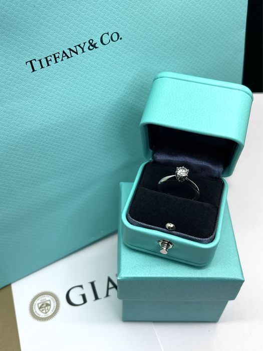 Платиновое кольцо с бриллиантом 0,51 ct  GIA  Tiffany