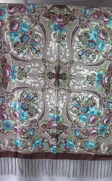 Платочная мануфактура платок коричневый в цветы с бахромой