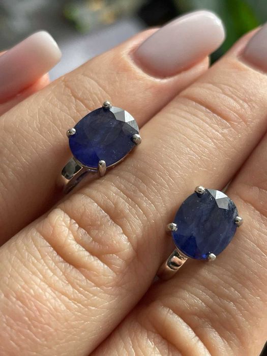 Серьги с синим сапфиром 8 х 10 мм. серебро 925 пробы