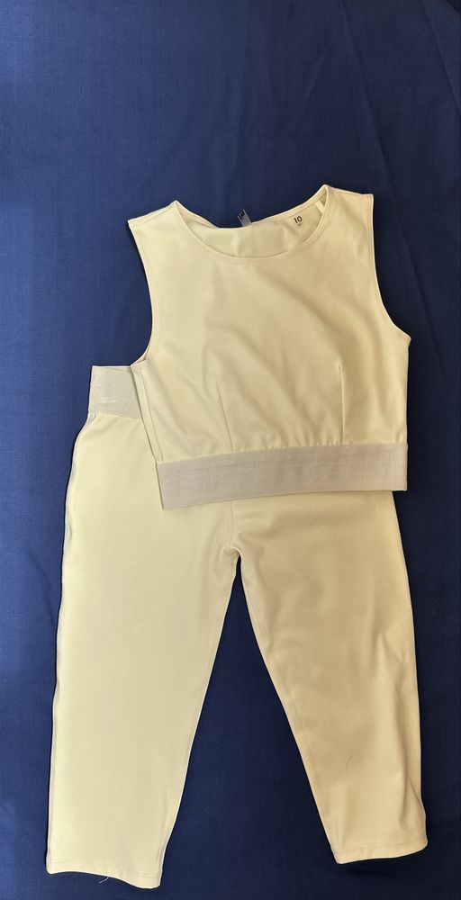 Костюм від Guess  оригінал р. 10