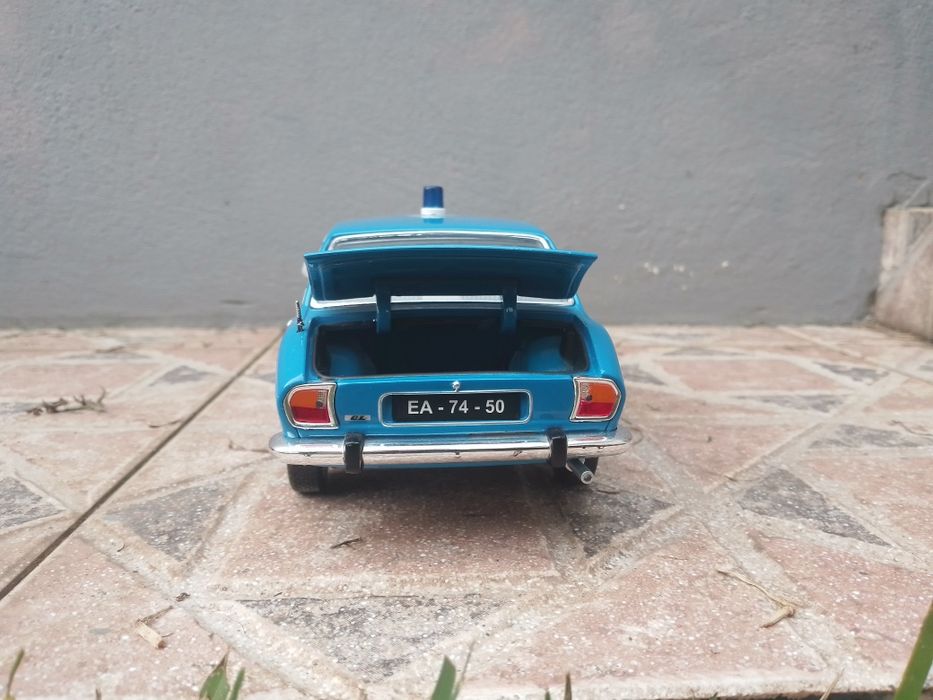 Miniatura 1/18 Peugeot 504 GL