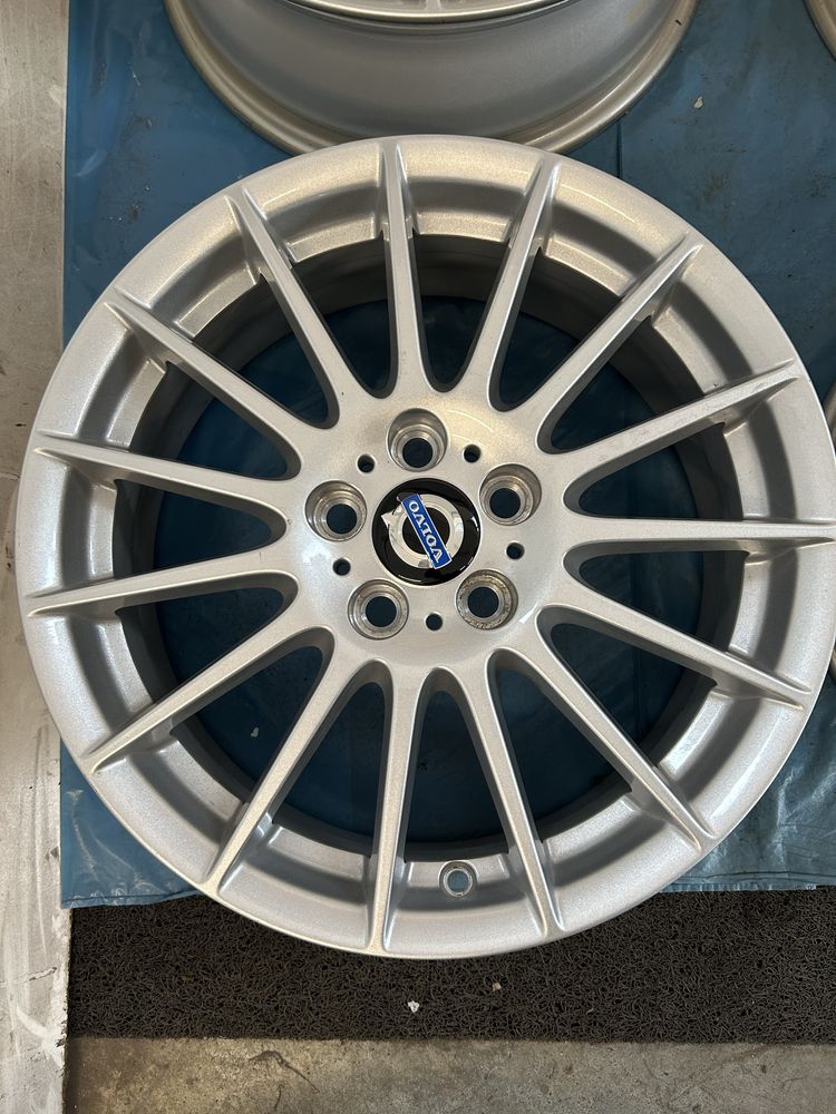 274 Felgi Aluminiowe VOLVO R 17 5x108 otwór 63,3 Nowe