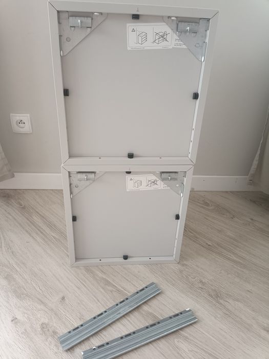 Dwie jasnoszare szafki eket IKEA wraz z szyną do zawieszenia 35x35x25
