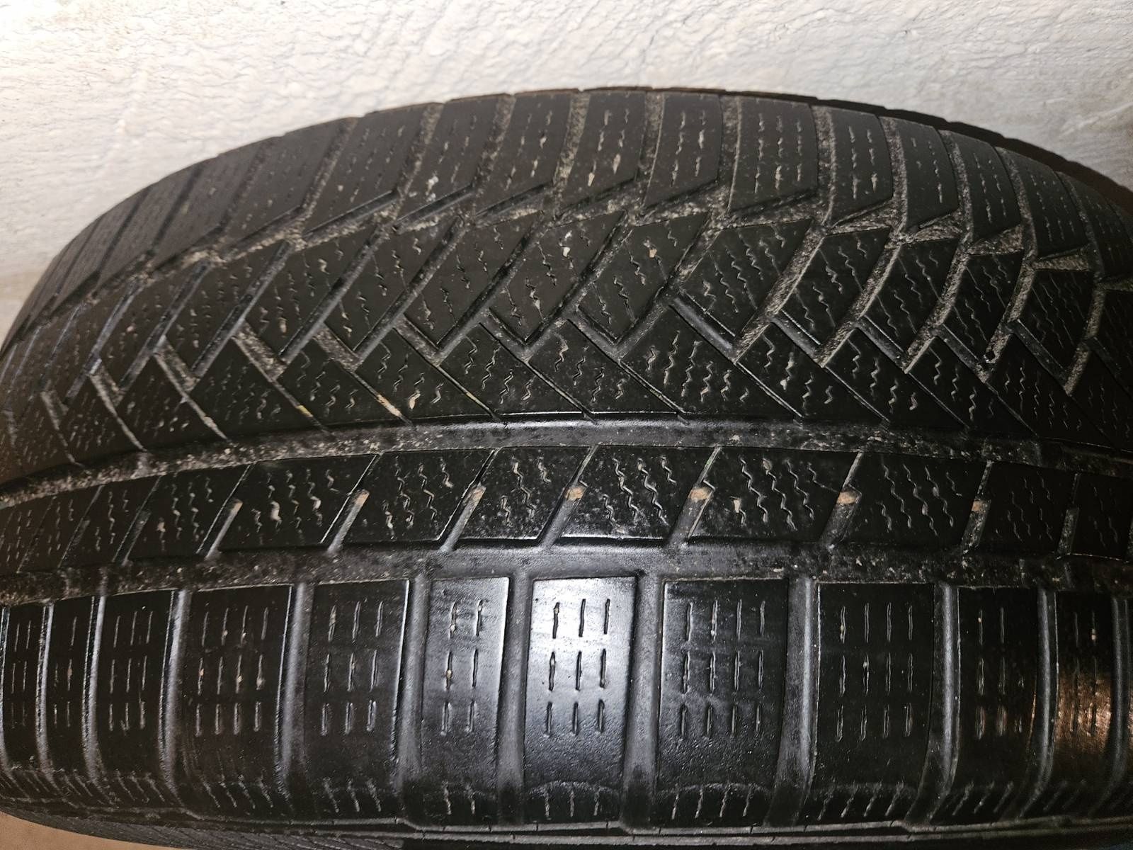 Komplet zimowych opon Dunlop i Continental 235/55/R18 (4)
