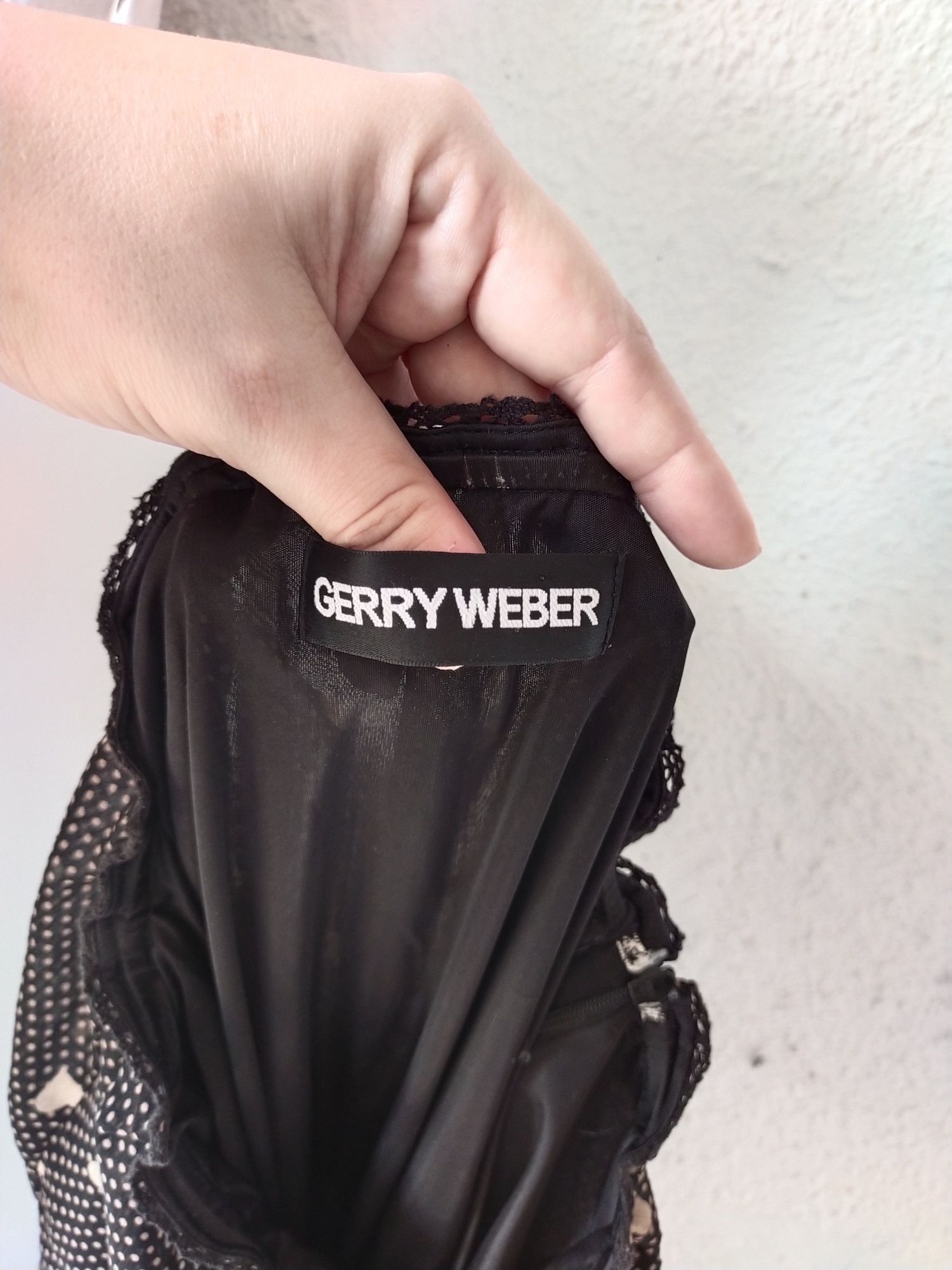 Czarna spódniczka w serduszka Gerry Weber M