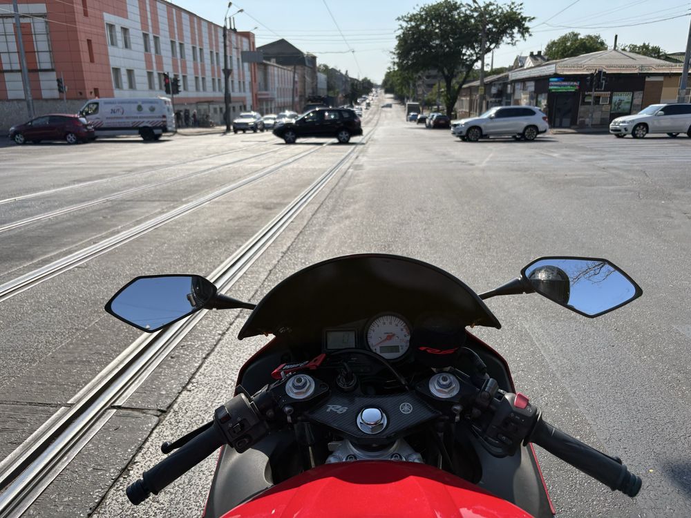 YAMAHA R6 2001года