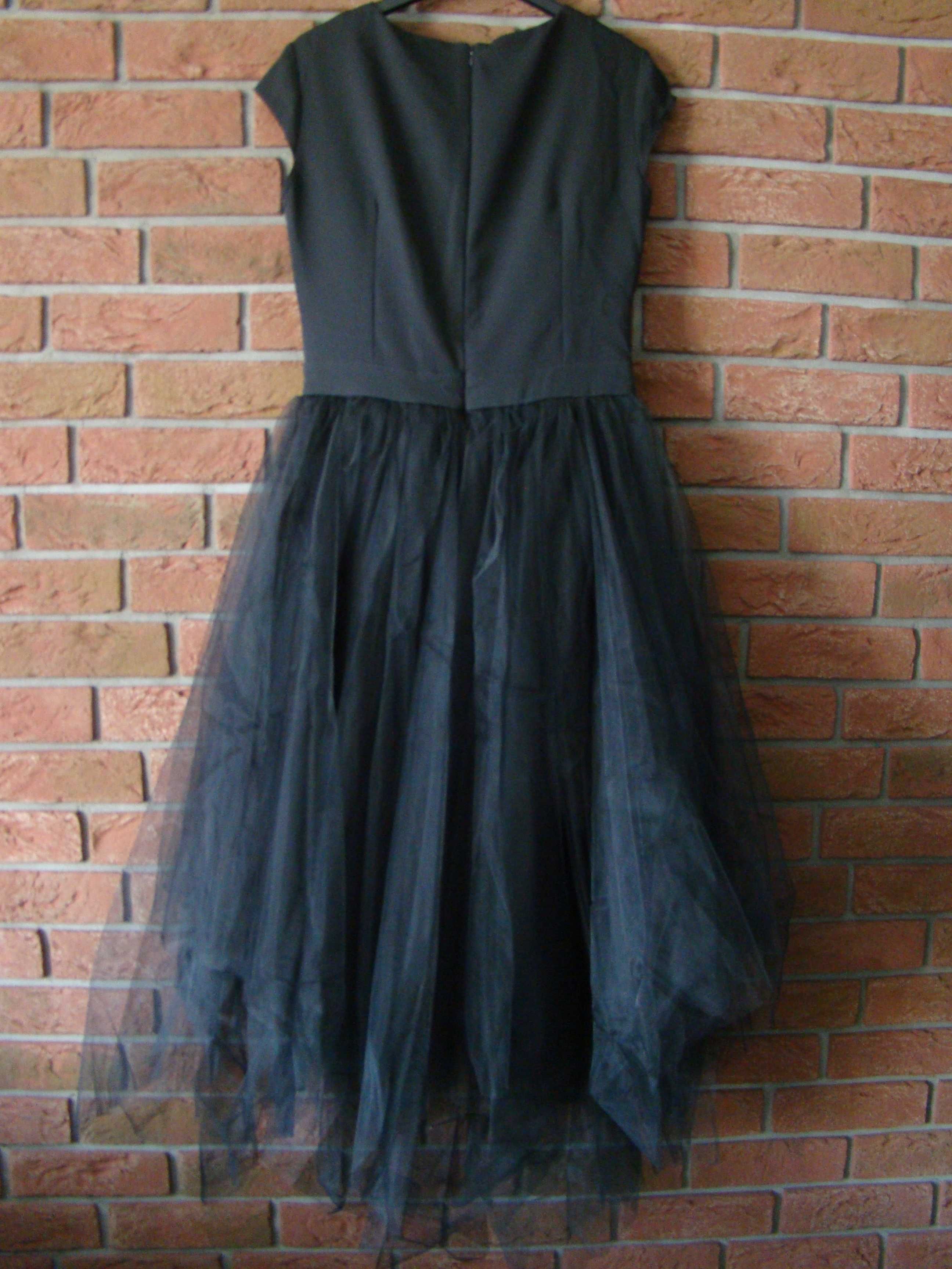 Sukienka czarna z tiulem nowa r. S