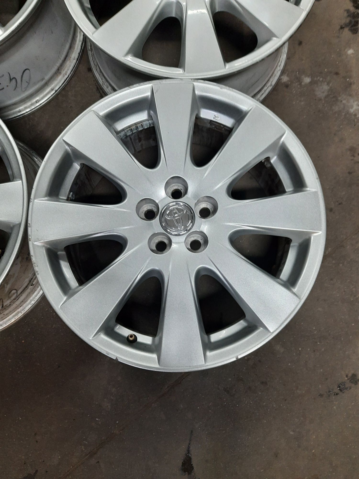(0208) Felgi 17" 5x100 ET 45 7j - Toyota