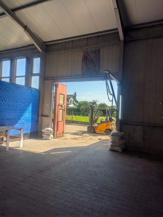 Wynajmę halę 120m2 z placem.