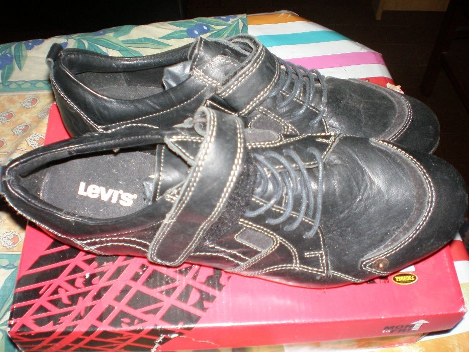 Sapatos Levis original tamanho 41 novos.